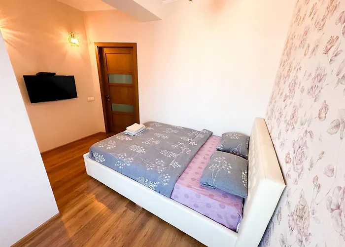 Bright & Quiet 2Room Apartment In City Center