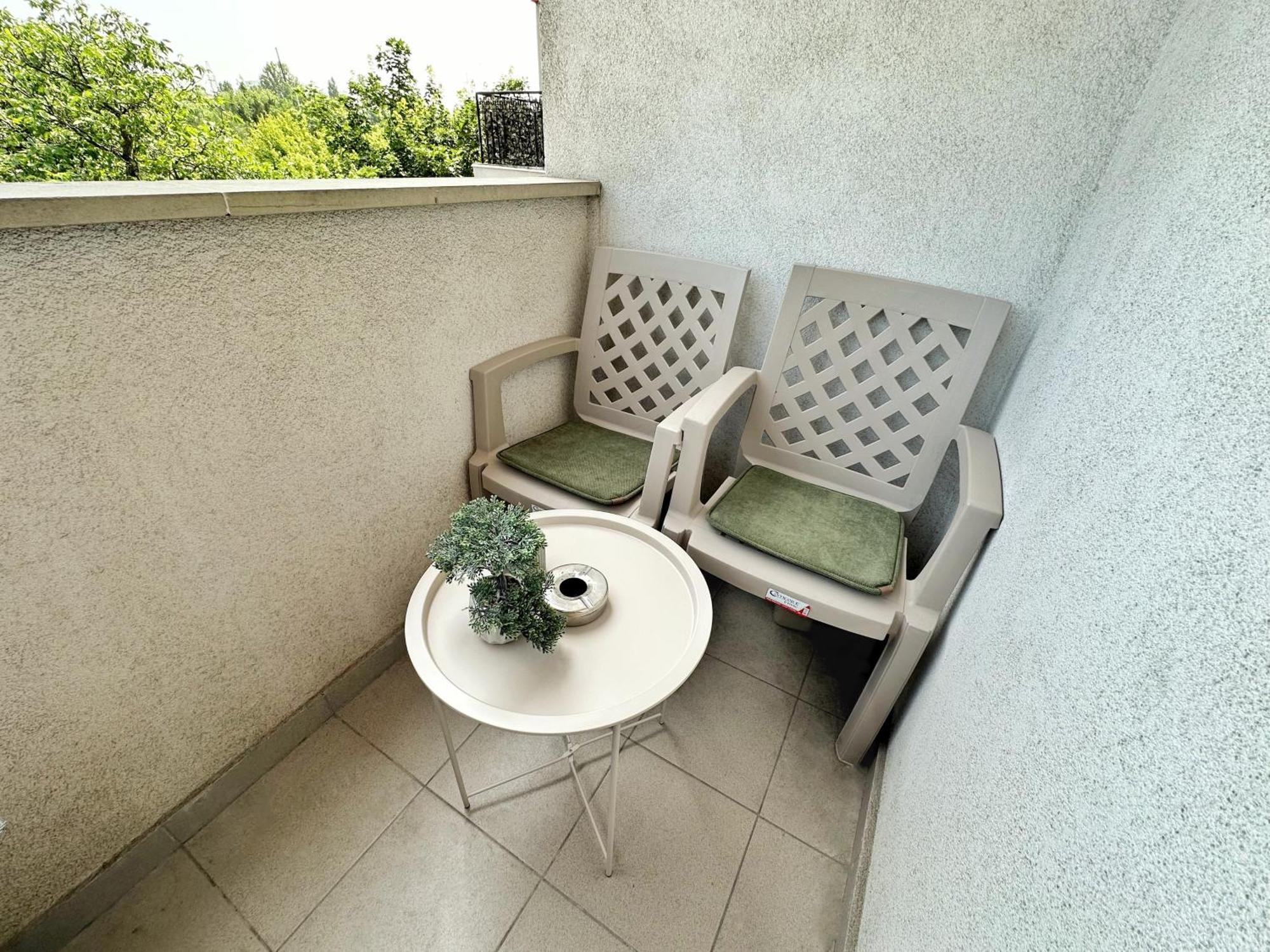 Bright & Quiet 2room In Center *